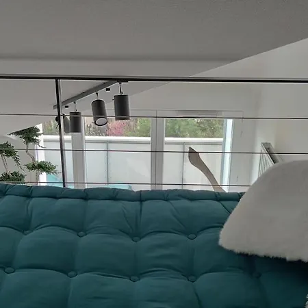 & Fleurinoise Balcon Ascenseur Climatisation
